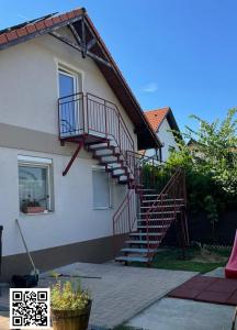 Ketkaru Kulteri Femlepcso 1 Qr